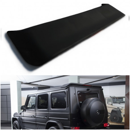 Rear roof spoiler with stop signal